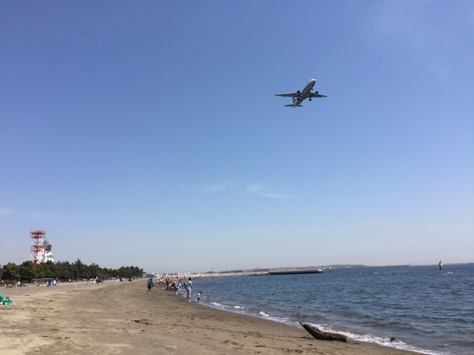 城南島海浜公園で飛行機を眺める