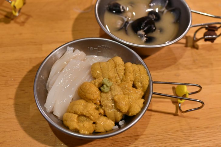 イカウニ丼とシジミのお味噌汁で夜ご飯