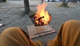 大子グリンヴィラでの冬キャンプ中に焚き火を楽しむ