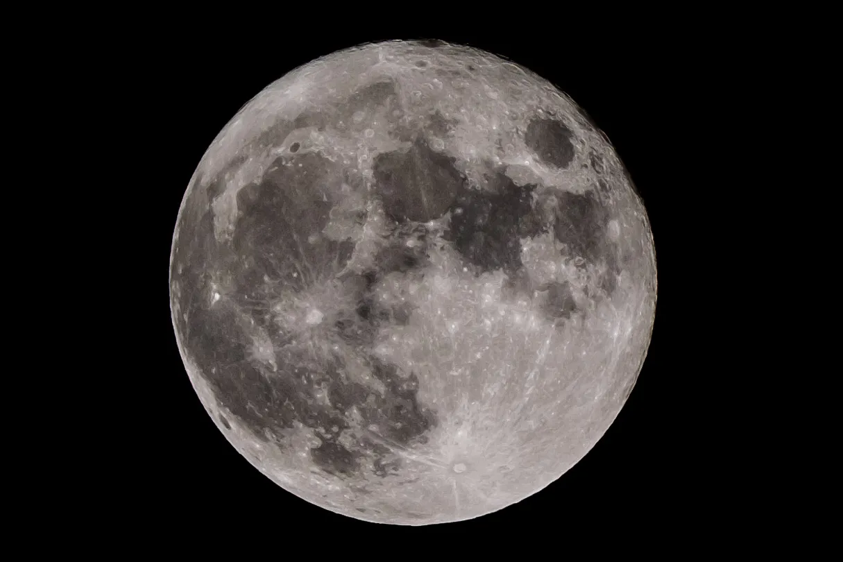 2021年の中秋の名月を望遠レンズで撮ってみた