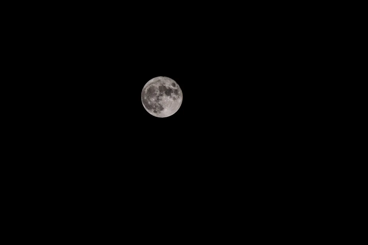 2021年の中秋の名月を望遠レンズで撮ってみた