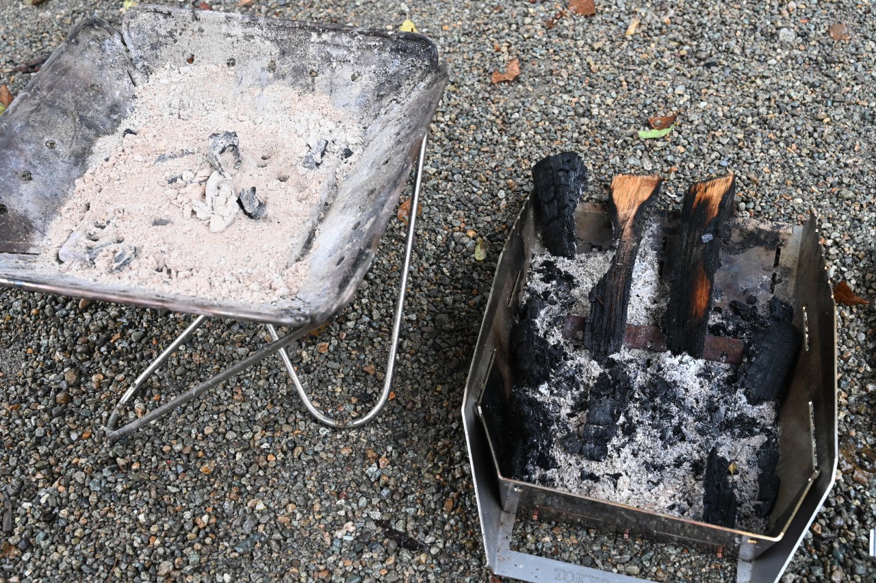 焚き火台によって灰や燃えかすの捨てやすさが異なる