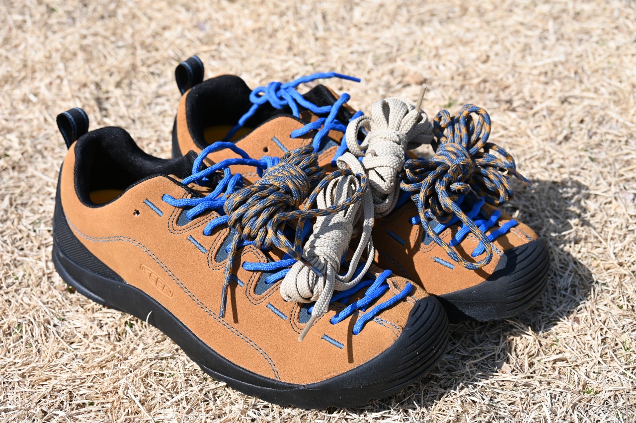 KEENジャスパーは2種類の靴紐から選べる