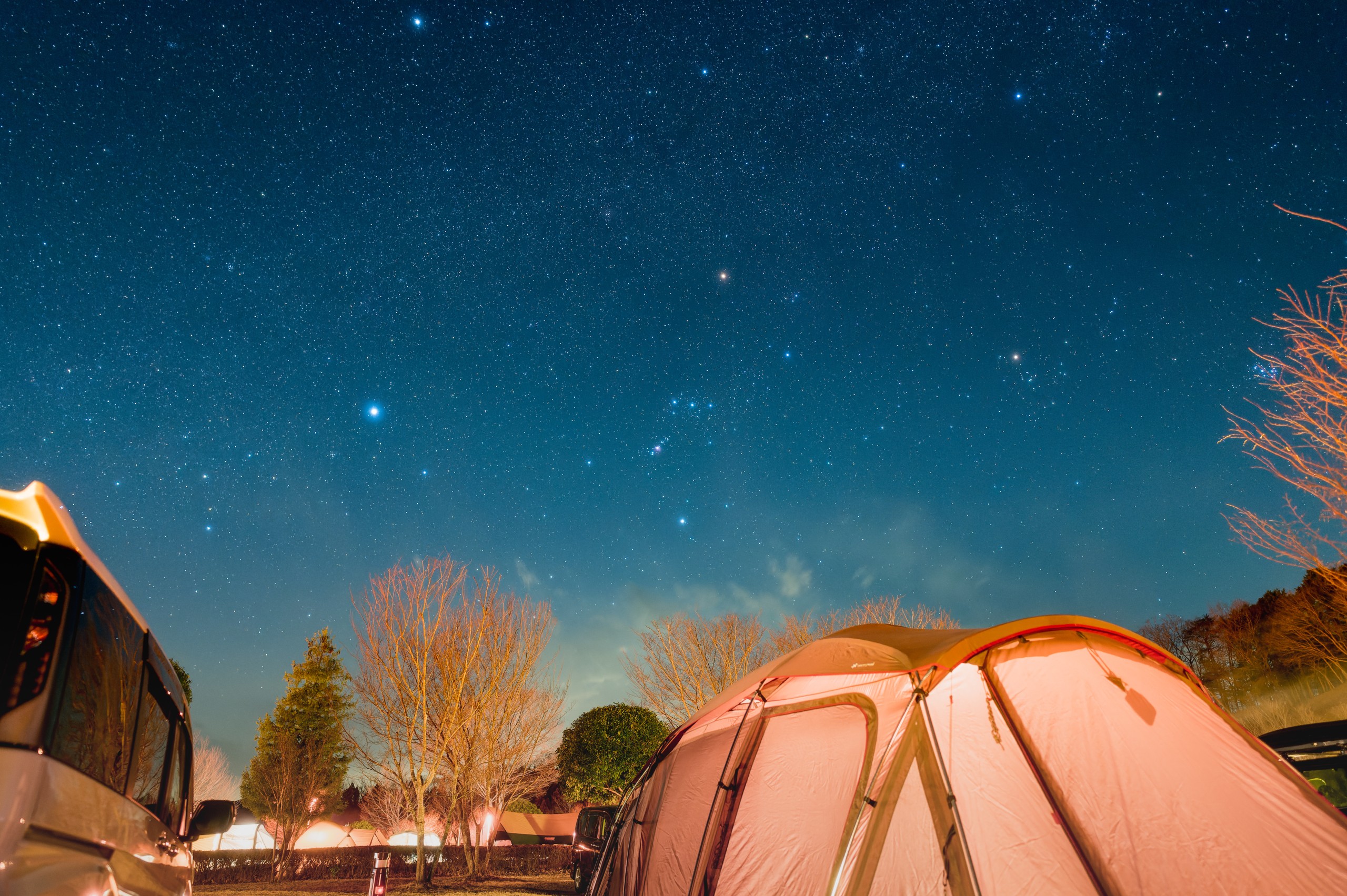 大子広域公園グリンヴィラで星空撮影。オリオンと壊れかけのテント