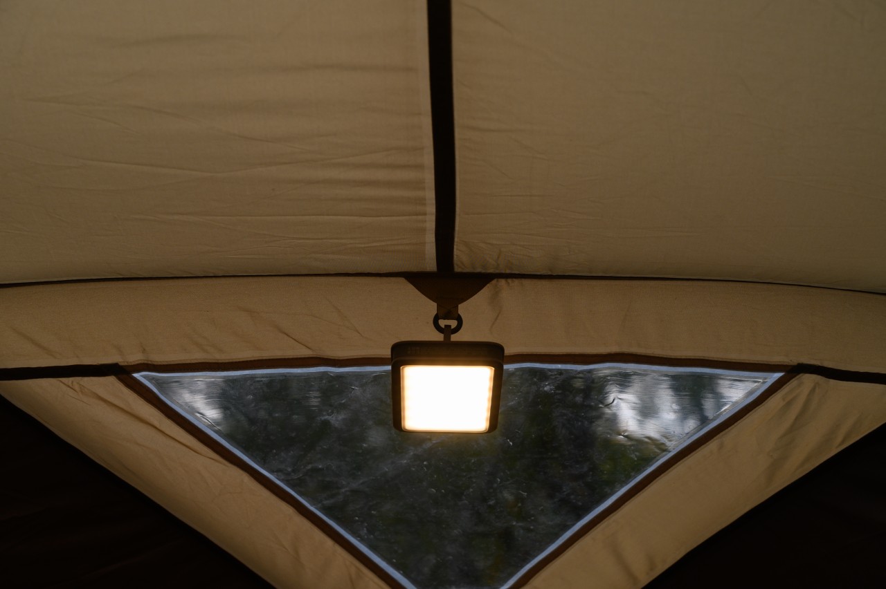 ソロキャンプでテント内照明としてルーメナー2を使う